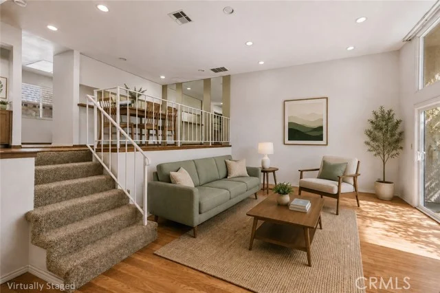 17943 Magnolia Boulevard #16, Encino