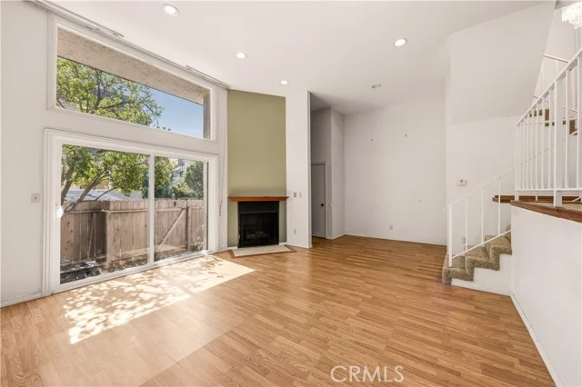 17943 Magnolia Boulevard #16 photo 3