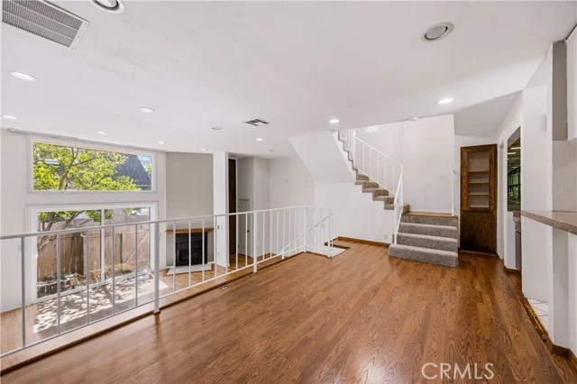 17943 Magnolia Boulevard #16 photo 5