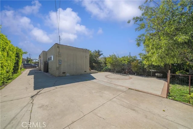 1337 W Gage photo 3
