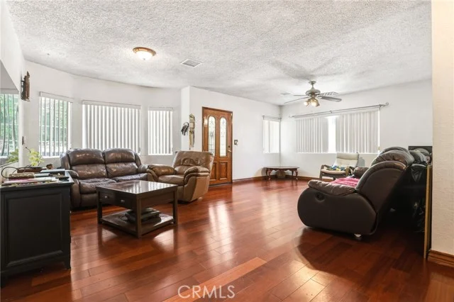 5654 Stansbury photo 2
