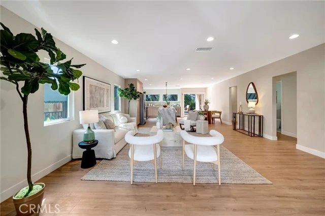 22120 Costanso Street photo 3
