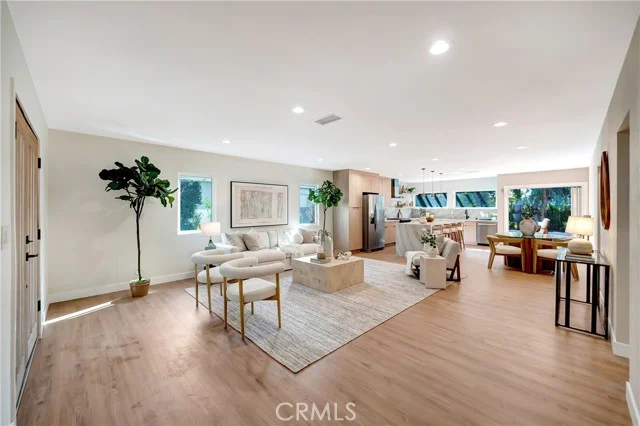 22120 Costanso Street photo 4