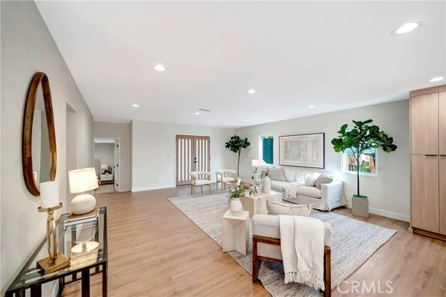 22120 Costanso Street photo 5