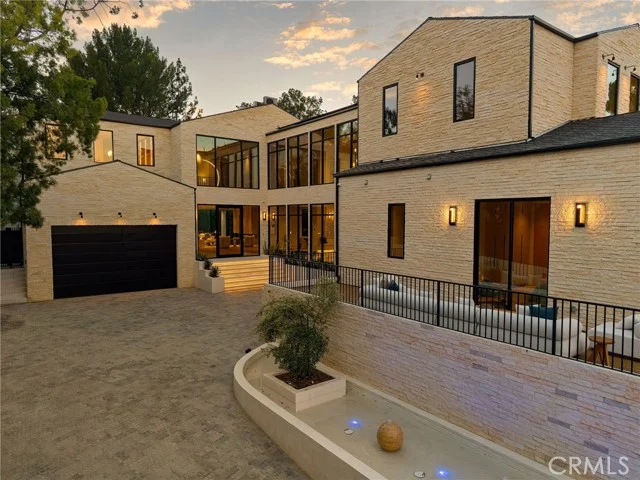 16093 Royal Oak Road photo 2