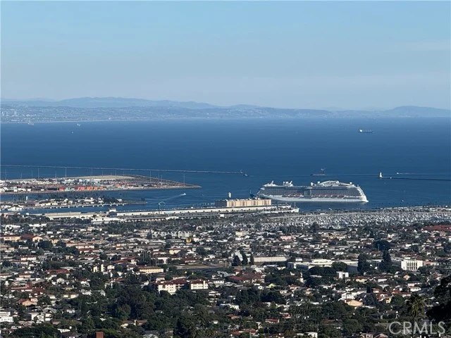 3103 S Pacific photo 2