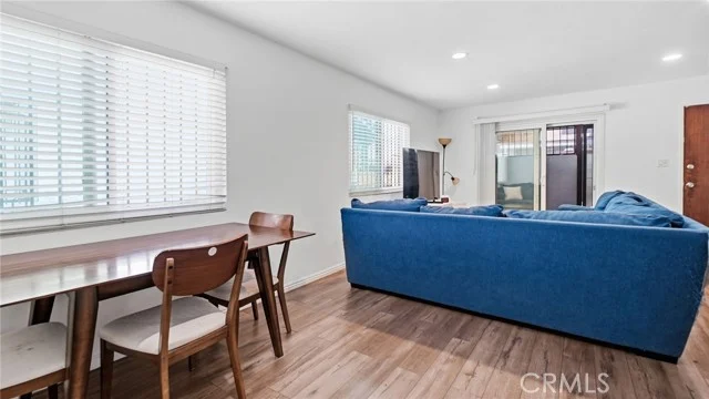 1239 W Rosecrans #4 photo 3