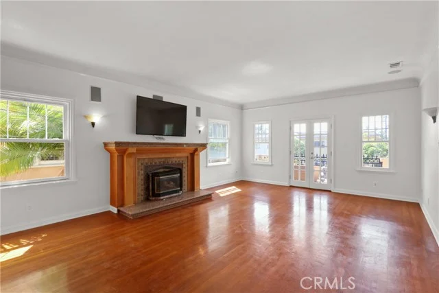 1131 E 2nd photo 3
