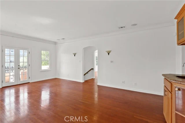 1131 E 2nd photo 5