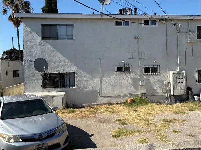 1354 E Wesley photo 2