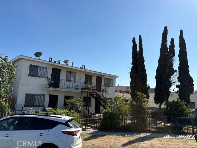 1354 E Wesley photo 3