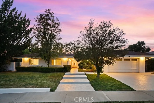 22615 Dardenne Street, Calabasas