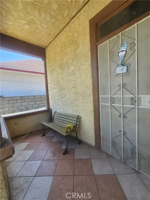 944 E 22nd photo 3