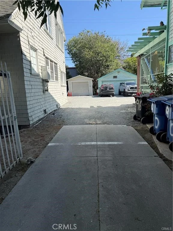 1188 W 28th photo 2