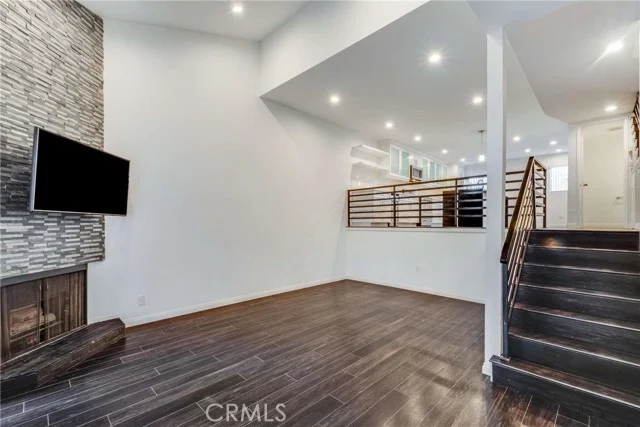 15133 Magnolia Boulevard #D photo 4