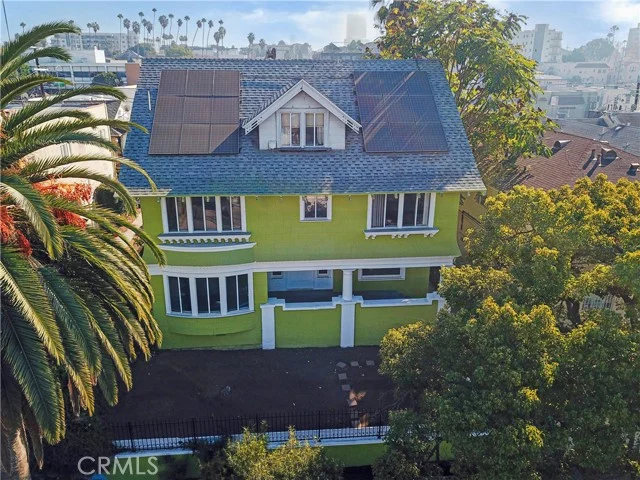216 S Lake Street, Los Angeles