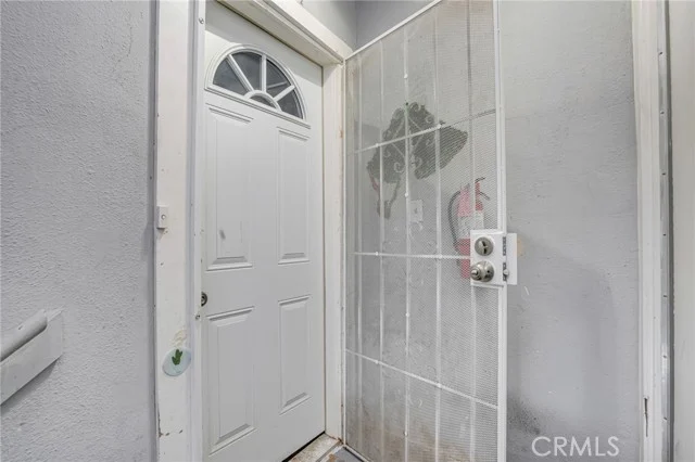 914 W 41st photo 3