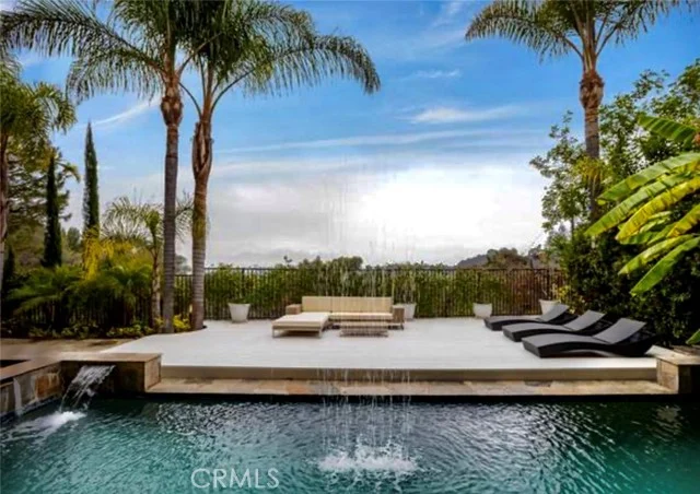 7218 Mulholland photo 1