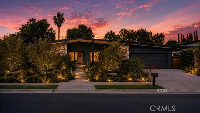 18837 Paseo Nuevo, Tarzana