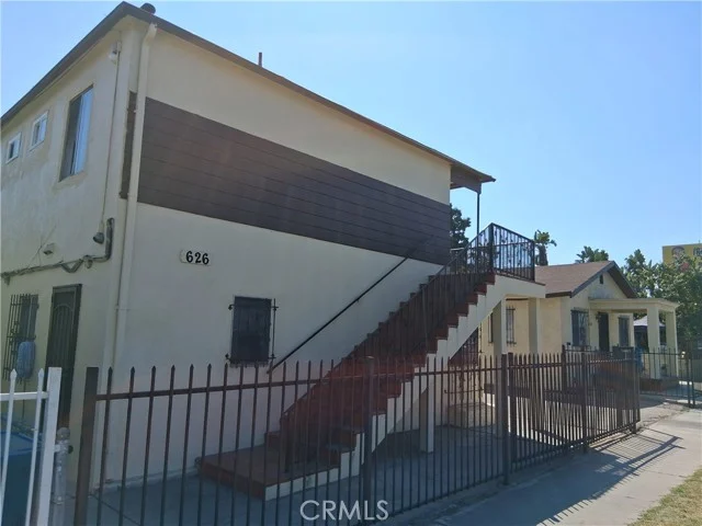 626 W Century photo 2