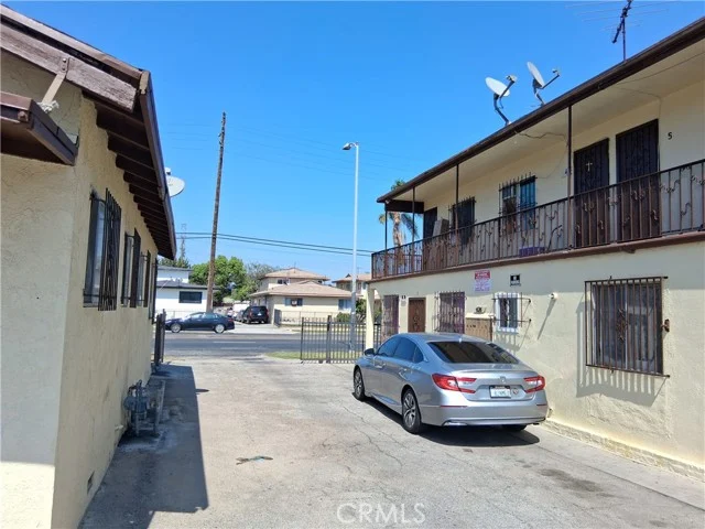 626 W Century photo 3
