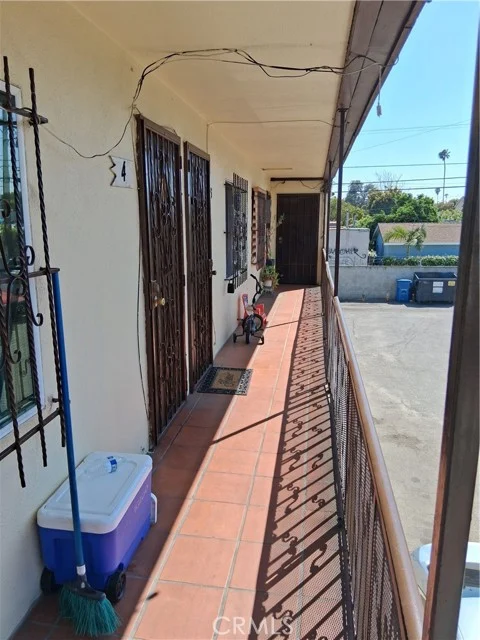 626 W Century photo 4