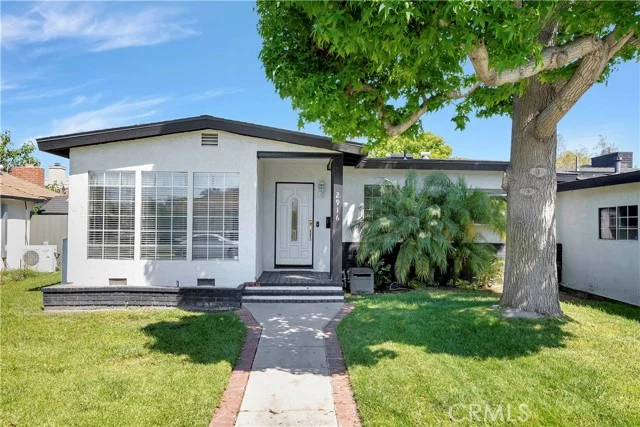 2916 Charlemagne Avenue photo 2