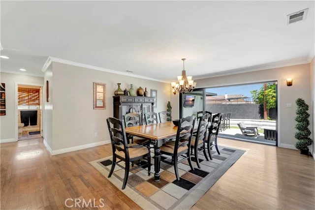 2916 Charlemagne Avenue photo 3