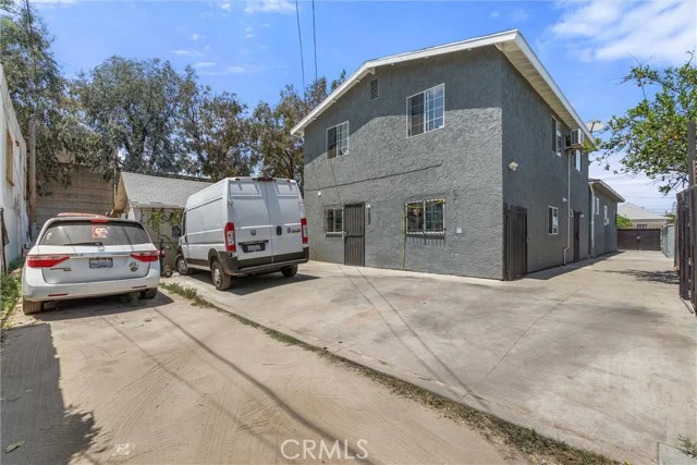 1164 E 34th photo 4
