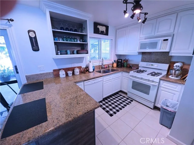 22122 Kenwood photo 5