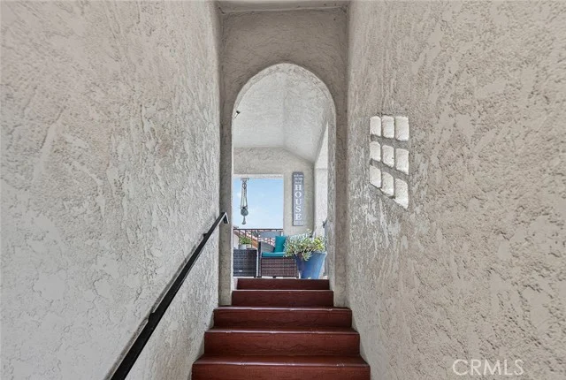 141 Glendora Avenue photo 2