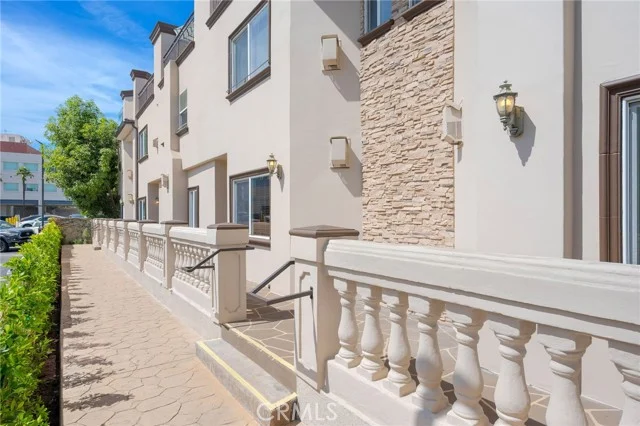 4325 Stern Avenue photo 4