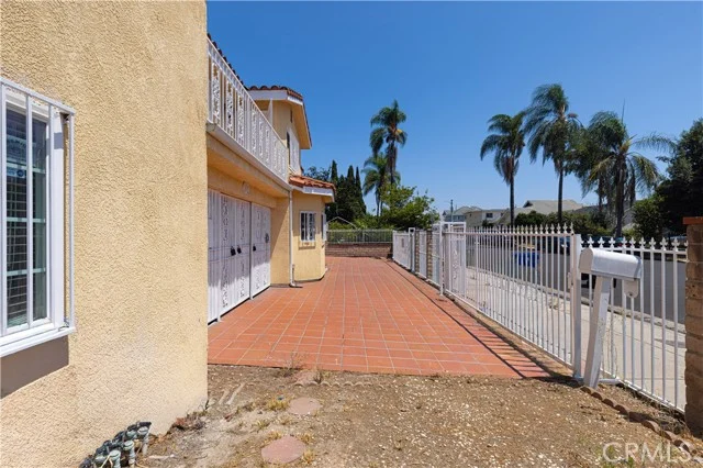 3672 S Normandie photo 3