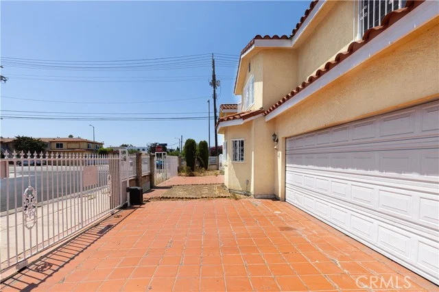 3672 S Normandie photo 5