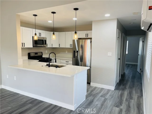 1054 W 23rd Street photo 2