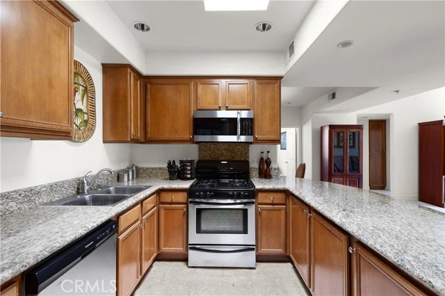 14343 Burbank Boulevard #301 photo 3