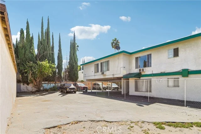 6870 Woodley Avenue photo 3