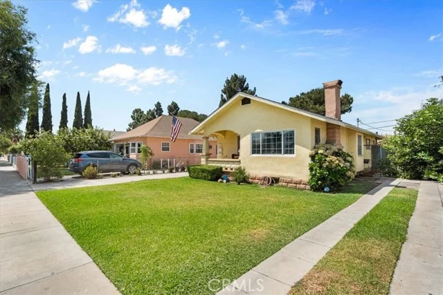 7715 Whitsett photo 2
