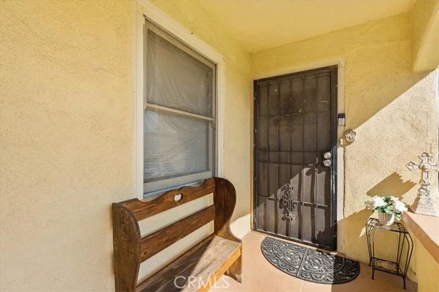 7715 Whitsett photo 4