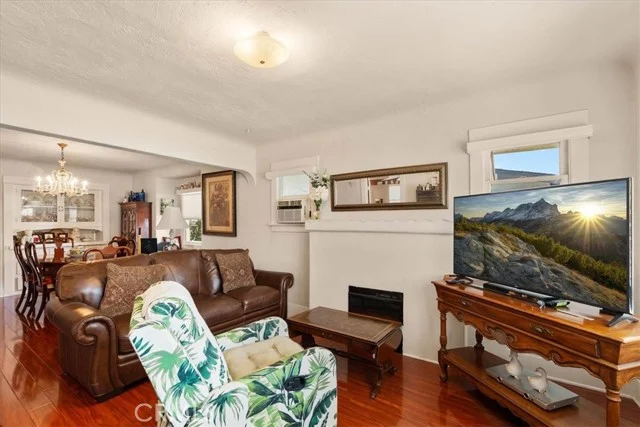 7715 Whitsett photo 5