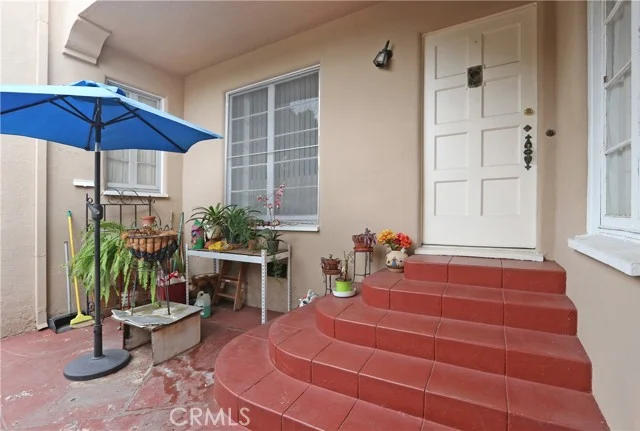 1222 S Cloverdale photo 4