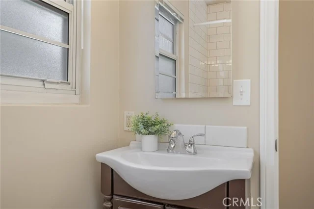 5734 Morley photo 5