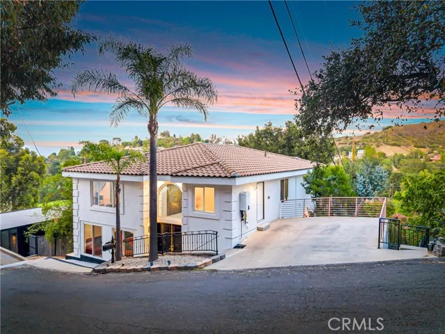 4330 Alhama Dr photo 2