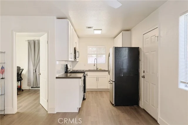 2214 W Wardlow photo 2