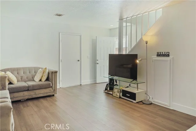 2214 W Wardlow photo 5