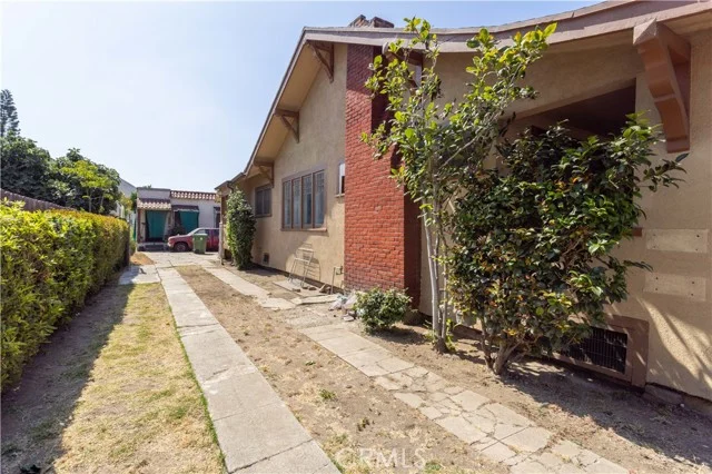 206 S Soto photo 5