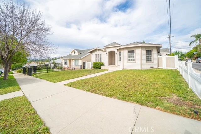 5163 Windermere photo 2