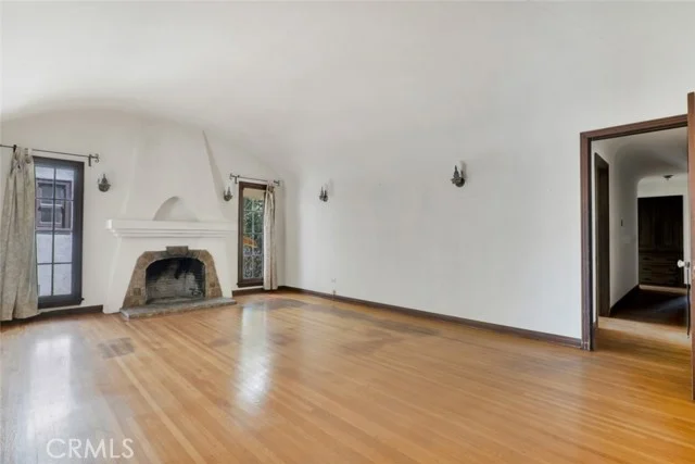 2320 Greenfield Avenue photo 3