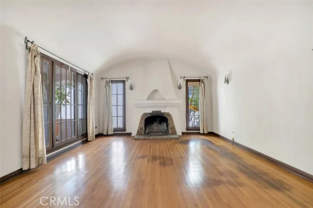 2320 Greenfield Avenue photo 4