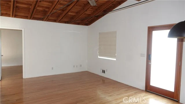 3363 Hollydale photo 3